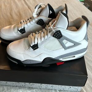 Air Jordan 4 Retro